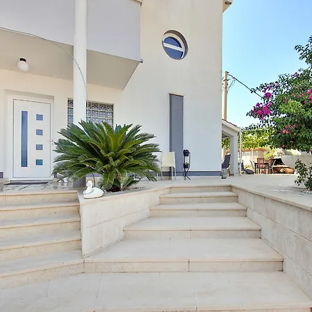 Apartment Anda-4 By Interhome Trogir